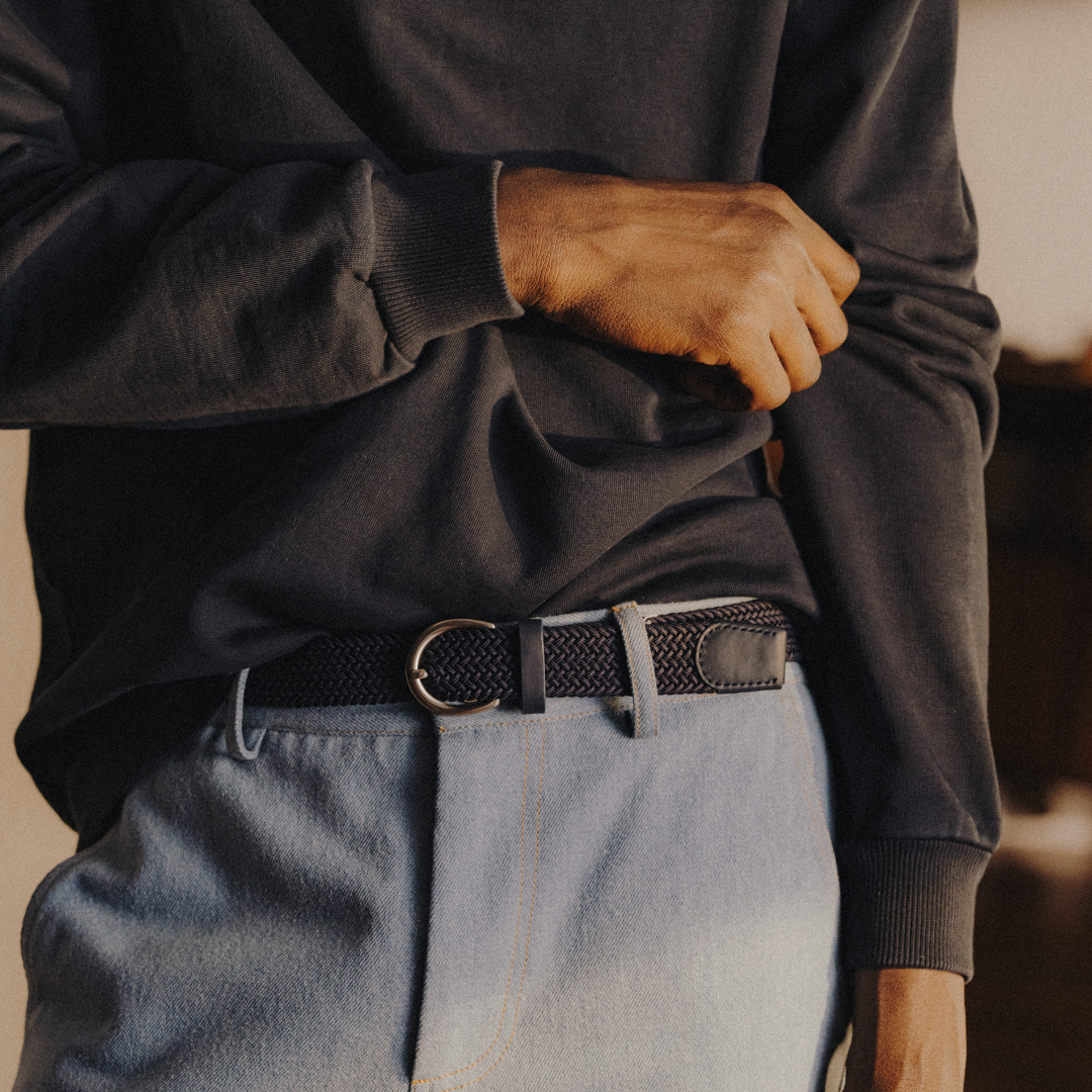 Vintage Zip Crewneck Sweatshirt in Navy — accessory styling detail