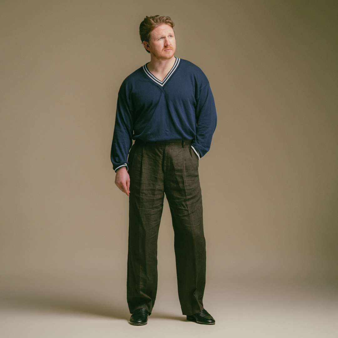 Vintage Club V-Neck Sweater in Navy — garment detail